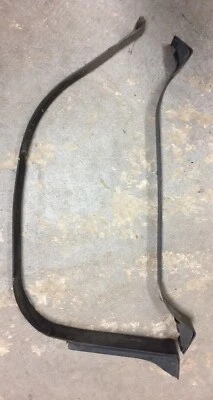 Nissan Pathfinder 2006 4x2 correas para tanque de gasolina Foto 1 de 4