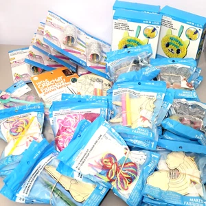 Lot of 50 Kids Craft Suncatcher Kits Yarn Weaving Door Hanger Color-In Wood Tape - Picture 1 of 11