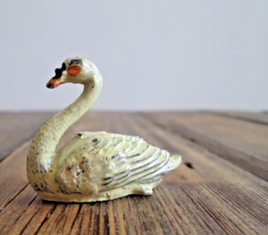Vintage Schwan Gusseisen Metall Miniatur Bauernhof Vogel schwimmend weiß lackiert - Bild 1 von 6
