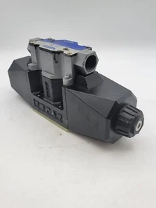 Tokimec Vickers DG4VF-5-2C-M-LAPK2-H-7-40 Directional Control Solenoid Valve 24V - Picture 1 of 10