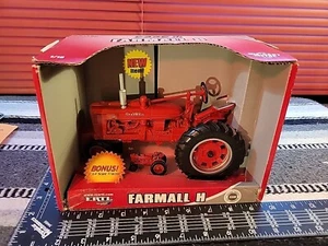 ERTL McCormick Farmall H w/ 1/64 Tractor 1/16 Diecast Farm Tractor Replica - Picture 1 of 7