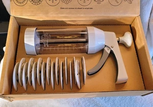 The Pampered Chef 1525 Pressa per biscotti con 16 dischi - Bianco. NUOVO CON SCATOLA. - Foto 1 di 4