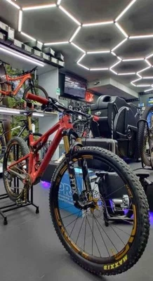 LG-AXS Santa Cruz Blur C 2020 Foto 1 de 4