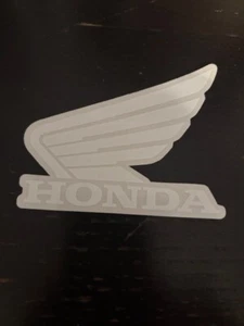 Calcomanía adhesiva resistente a la intemperie con logotipo de ala blanca Honda 4x3 - Imagen 1 de 1