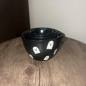 Rae Dunn Halloween Black Measuring Cups with White Ghosts Set Of 4 (293) - Picture 1 of 4