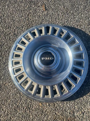 Una cubierta de rueda original Pontiac Bonneville Catalina 1967 o 1968 tapacubos de 14 pulgadas Foto 1 de 4