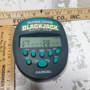 Radica PLAYERS CHOICE Blackjack elektronisches Handheld-Spiel ~ funktioniert einwandfrei - Bild 1 von 5
