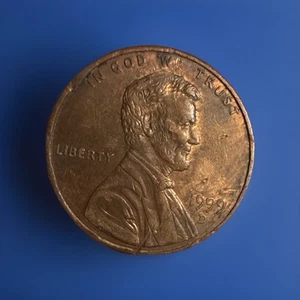 1999 D Lincoln Penny Error Red colored, Big Crack And missing E In WE Giant Lobe - Picture 1 of 18