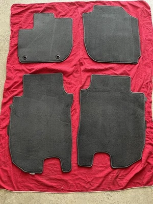 Alfombrillas negras Honda HR-V 2016-2022 83600-T7W-A010M1 NH900L originales OEM Foto 1 de 3