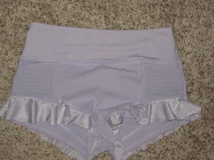 FREE PEOPLE FP MOVEMENT COMPRESSION SHORTS SZ MEDIUM PURPLE RUFFLE HEM POCKETS - Picture 1 of 6