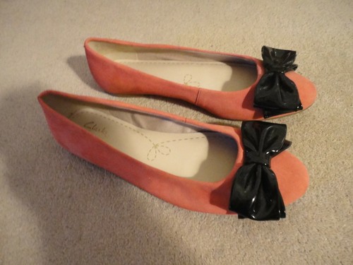BELLISSIMA COPPIA DI BALLERINE CLARKS ROSA SALMONE SCAMOSCIATE CON FIOCCO NERO TAGLIA 5 UK 37 5 EU