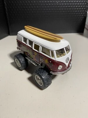 Kinsmart Volkswagen 1962 Classical "Hippie" VW Bus w/ Surfboard 1:32 4x4-S1 - Image 1 of 4