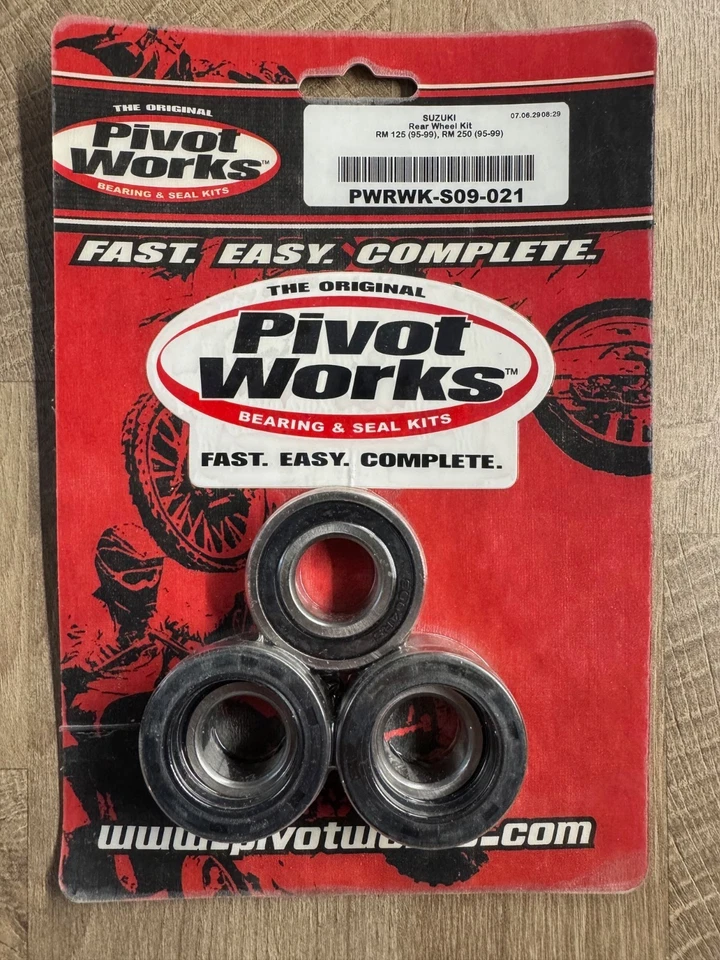 PIVOT WORKS REPLACEMENT WHEEL BEARING/SEAL KIT REAR Suzuki PWRWK-S09-021 - Image 1 of 1