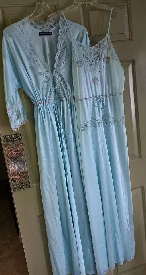 Vintage 70's Interludes by Cira Ivory Full Length Night Gown & Robe in size M  - Image 1 of 4