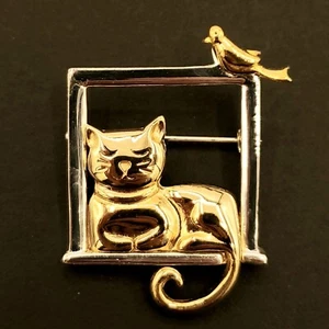 Vintage Gold Plated Cat in Window Brooch Pin - Picture 1 of 7