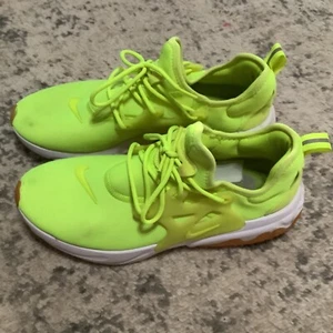 Nike Running Shoes Mens Size 9.5 React Presto AV2605-702 Neon Yellow Volt White - Picture 1 of 9