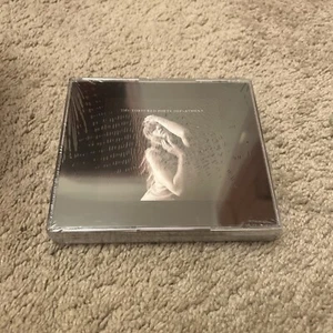 Taylor Swift - Tortured Poets Department: The Black Dog - Limited Deluxe Collect - Bild 1 von 3