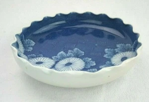 Japanese Meiji HIRADO Ruffled Rim Blue White Low Bowl 8 1/4 inch diameter - Picture 1 of 5