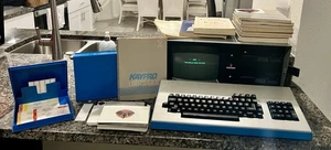 Kaypro II Computer mit Handbüchern, Festplatten etc. - Powers On. Bitte Beschreibung beachten - Bild 1 von 24