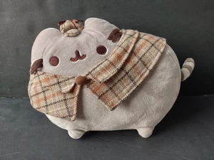 PUSHEEN Detective Gato Peluche - GUND Peluche Sherlock Holmes ¡LINDO! - Imagen 1 de 7