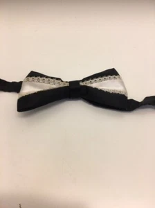 pre tied bow tie | Men's Vintage 1970's bow tie | black and white bow tie - Picture 1 of 2