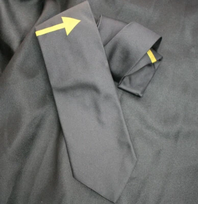 Corbata GENE MEYER Jacquard Seda Flecha Amarilla en Cuello Negro Foto 1 de 3