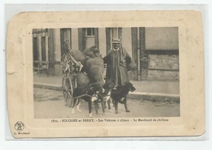 C.P.A / THÈME / EN SOLOGNE / LE MARCHAND DE CHIFFONS / LES VOITURES A CHIENS - Imagen 1 de 1