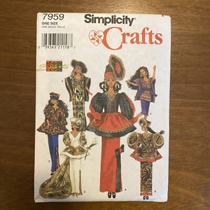 Bambola Barbie Simplicity Crafts modello da cucito 7959, moda vintage 11,5"" NON TAGLIATA - Foto 1 di 3