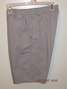 Junge mittelgraue Herrenshorts im Chino-Stil mit flacher Vorderseite - Größe 20R - Bild 1 von 2