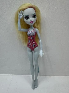 Muñeca Monster High Swim Lagoona azul pintada en traje de baño - Imagen 1 de 9