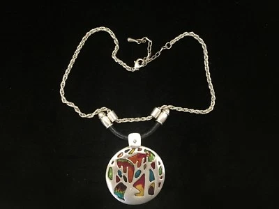 Hermoso colgante contemporáneo - peltre con escena de bosque Foto 1 de 2