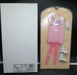 Traje de muñeca Horsman 14" Rini en su mayoría mod nuevo en paquete años 60 Go Go Boots Vestido rosa 18610 - Imagen 1 de 10