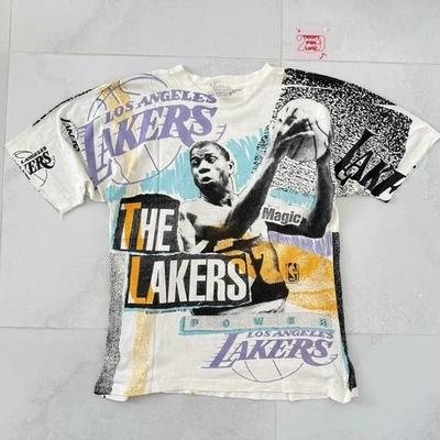 Camisa Vintage Los Angeles Lakers Magic Johnson AOP Sobre Estampado NBA Talla XL Foto 1 de 4