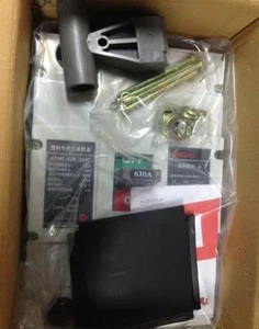 1PC Delixi three-phase air switch CDM1-630L / 3300 630A NEW - Picture 1 of 2