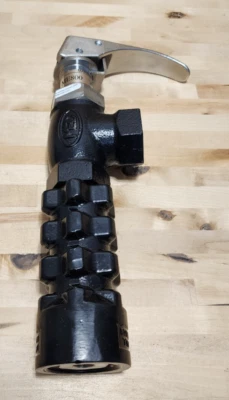 Conector de gas válvula de extremo de manguera de baja emisión MEC ME800 9GX2 1-3/4" x 1 1/4" Foto 1 de 4