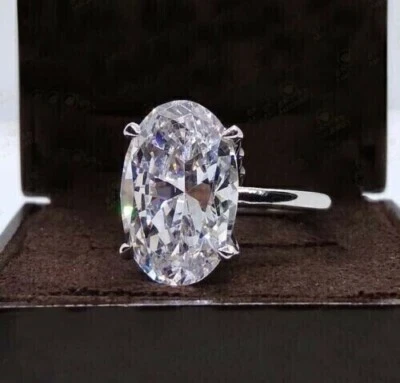 A Gorgeous 6 ct Lab Created Off White Diamond Ring In Oval Shape VVS1 AAA 925 - Image 1 of 4