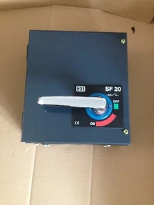 INTERRUPTOR DE METAL CED DESCONECTADOR TRIPLE POSTE Y NEUTRO 415V 20MP SF20 PIEZA NO.SF20 - Imagen 1 de 3