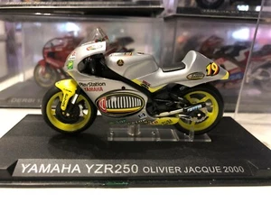 Moto Yamaha YZR250 #19 Olivier Jacque 2000 - ALTAYA 1:24 (2) - Picture 1 of 1