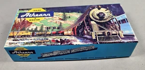 HO Scale Athearn 50' Flat Car Undecorated Kit with Stakes & Real Lumber Load - Picture 1 of 4