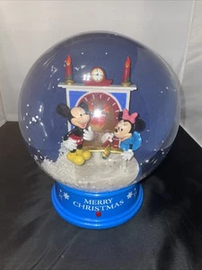 Gemmy Disney Minnie and Mickey Mouse Kissing Waterless Snow Globe Music WORKS - Picture 1 of 3