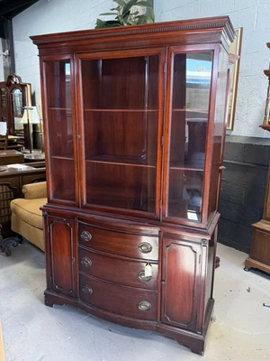 Mahogany Breakfront China Display Cabinet Cupboard - Estate Sourced - Image 1 of 4