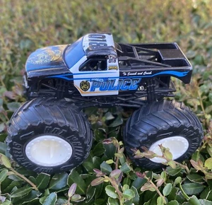 Hot Wheels Monster Truck - 018 HW POLICE 1:64 2024 - Picture 1 of 5