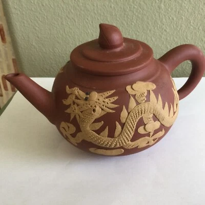 Chinese Yixing Zisha Red Clay Handmade Carved Dragon Teapot Stamped Foto 1 de 4