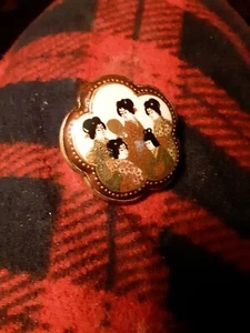 Antike japanische Satsuma Porzellan Gewand Anstecknadel Brosche vergoldet handbemalt Meiji Geisha - Bild 1 von 7