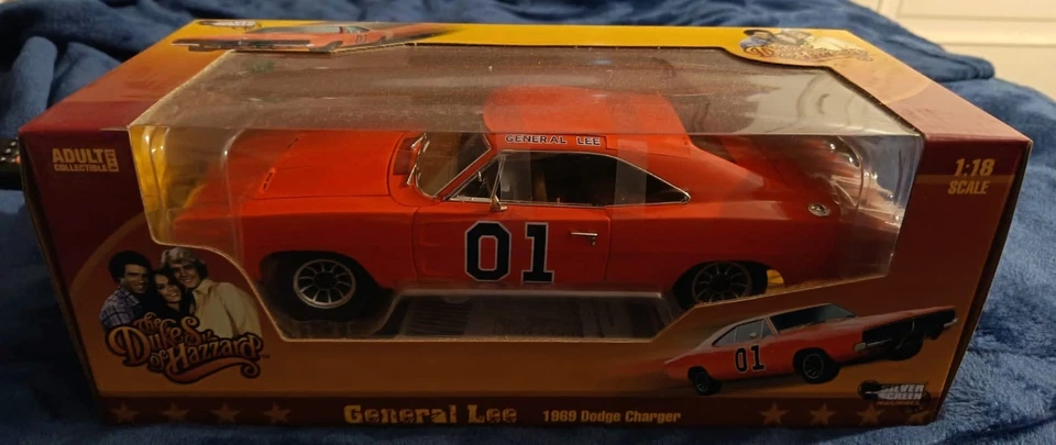 General Lee Dukes of Hazzard Dodge Charger 1/18 Modellino Auto Autoworld Nuovo - Immagine 1 di 4