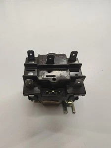 P-8-8479 / R8222B 1091 24V FURNACE RELAY HONEYWELL PRODUCTS UNLIMITED or ESSEX - Picture 1 of 3