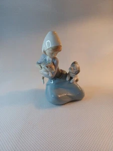 LLADRO SPAIN "LITTLE FRISKIES" GIRL SITTING W/ CAT KITTEN DOG PUPPY FIGURINE - Picture 1 of 3