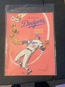 1967 Los Angeles Dodgers Yearbook Drysdale Osteen Sutton Fairly - Picture 1 of 1