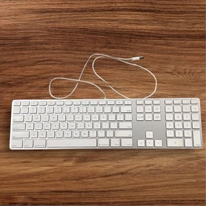 Apple Wired Aluminum USB Keyboard Silver with Numeric Keypad QWERTY - Picture 1 of 6