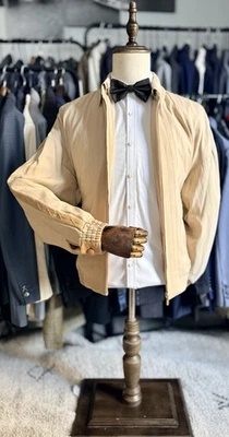 Nueva sin etiquetas Excelente chaqueta Brioni 100 % seda y cuero con ribete dorado claro (podría caber L-XXL) Foto 1 de 4